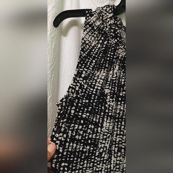 3 X$20  banana Republic Sleeveless Black blause Size S - Picture 2 of 8